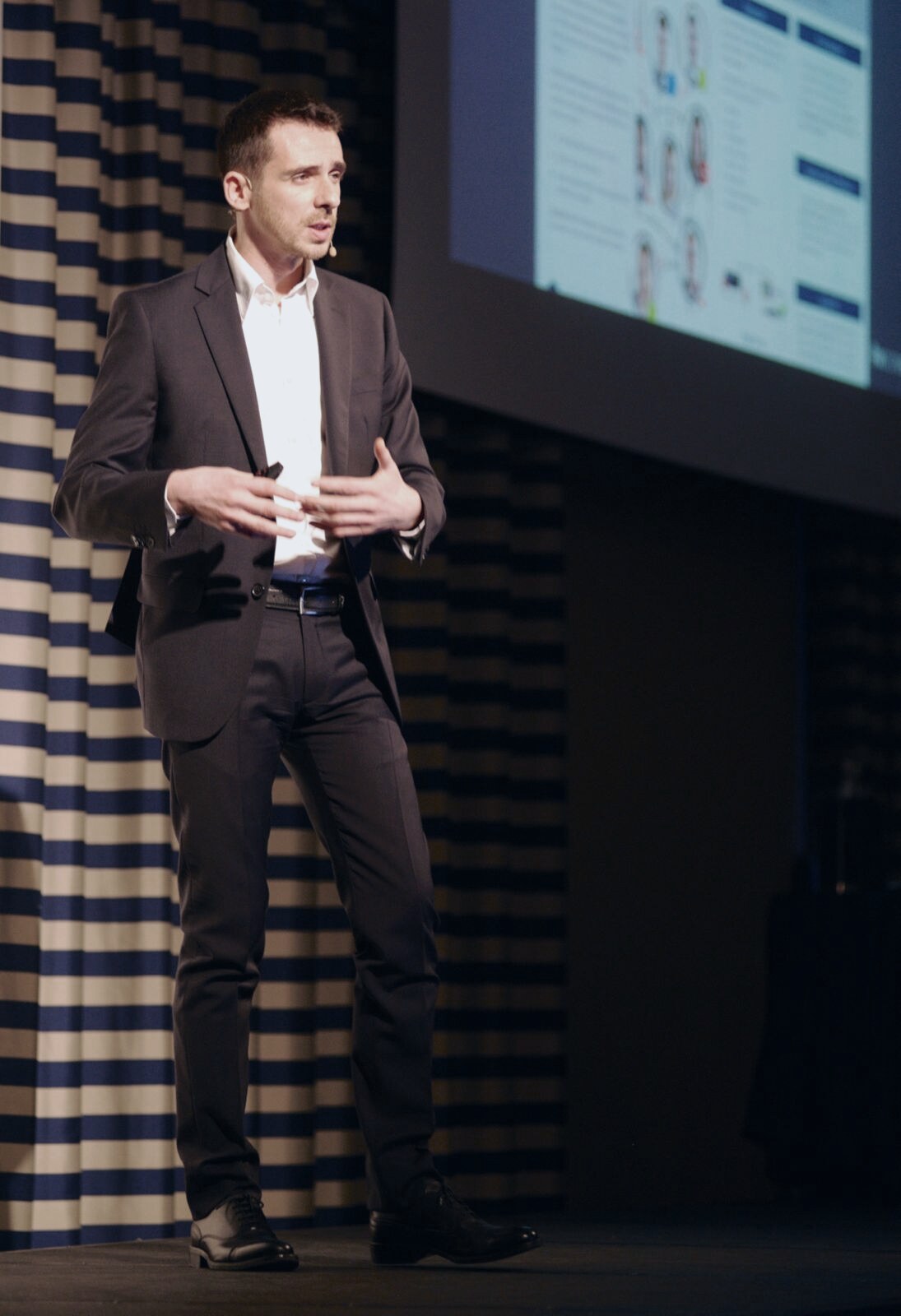 Emiliano Tomasoni speaking on stage